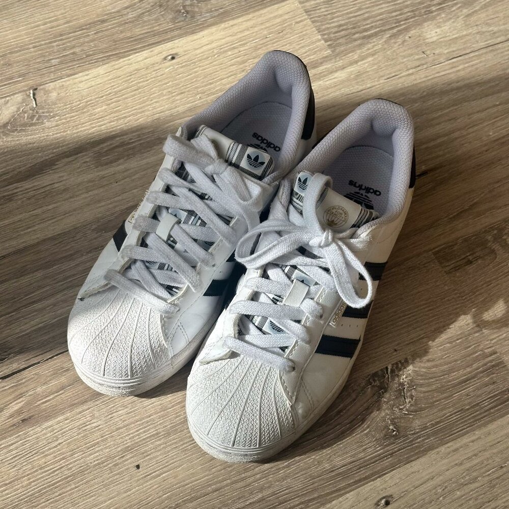 Adidas Superstar Big Kid 'Graphic Pop - White Black' | Size US 5, EU 37 1/3